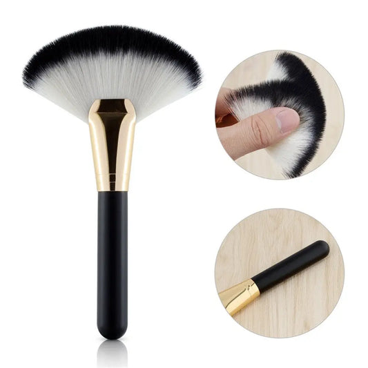 Fan-shaped makeup brush with wooden handle cj