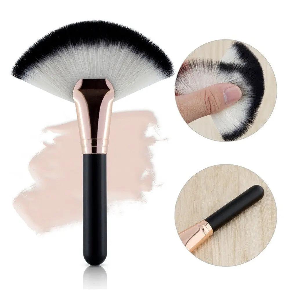Fan-shaped makeup brush with wooden handle cj